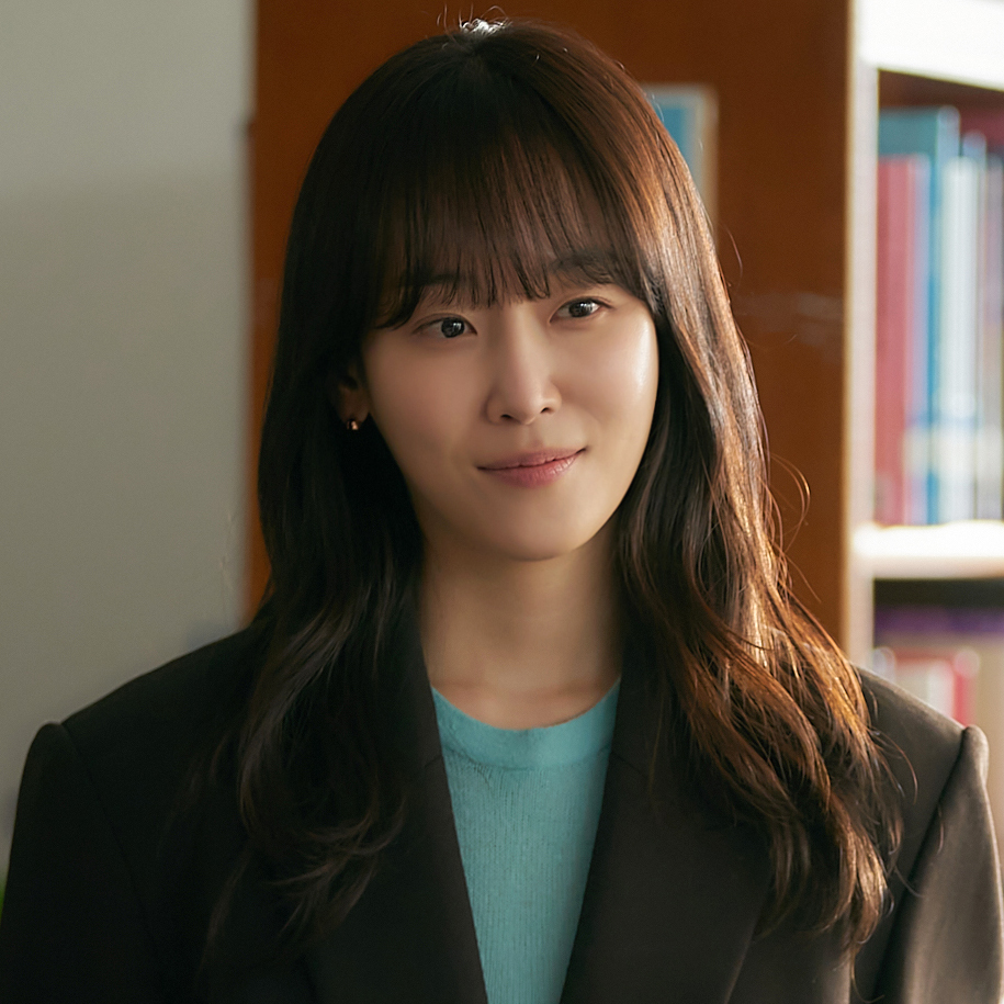 Seo Hyun-jin as Kang Ji-seon