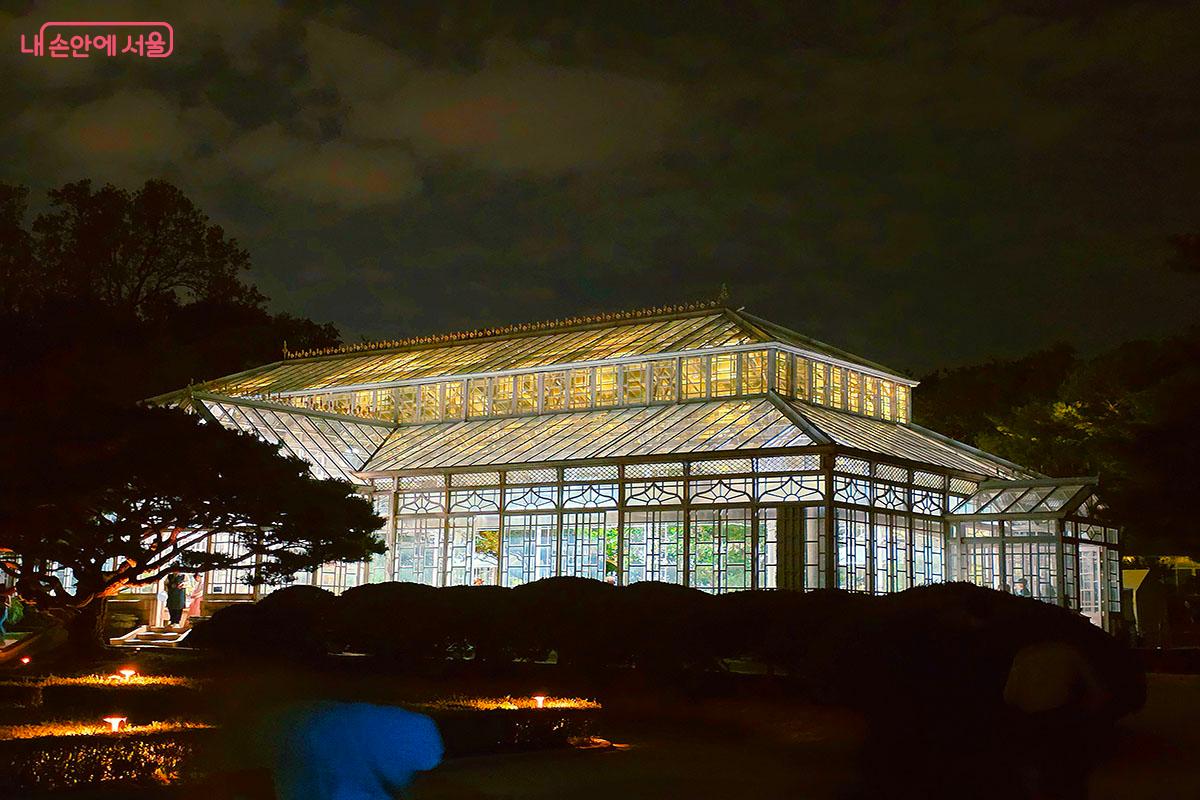 Changgyeonggung Grand Greenhouse at night