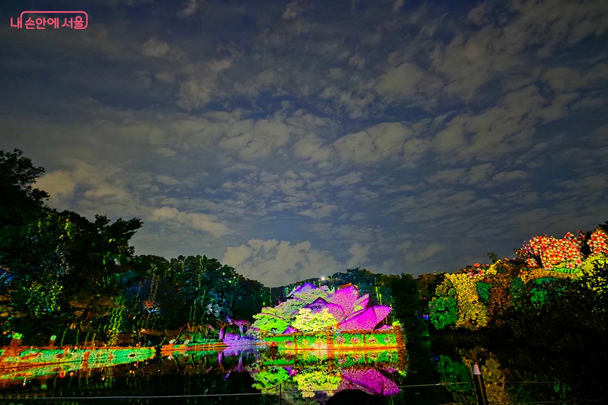 Media art across Daechundangji pond