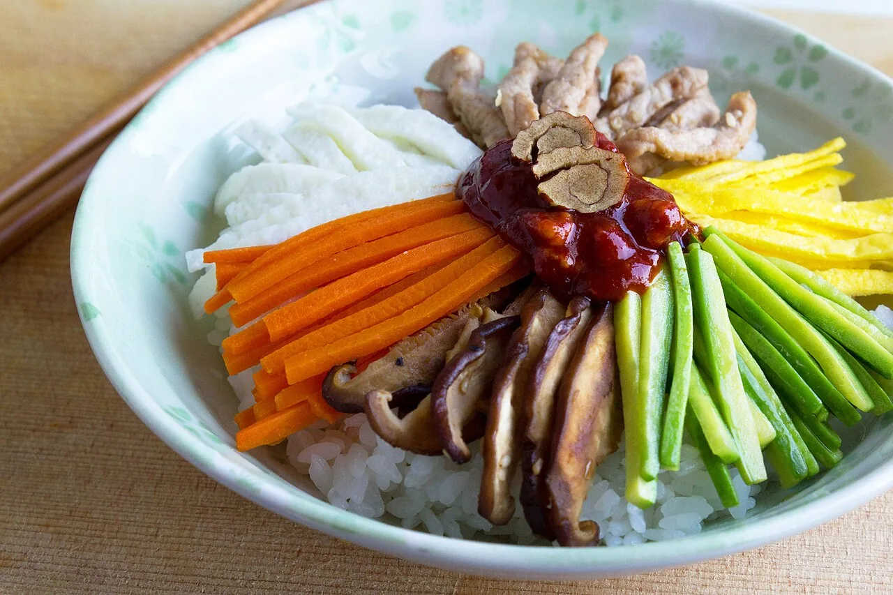 Illustrative bibimbap food photograph; neither this image nor the article certifies the pictured meal as halal.