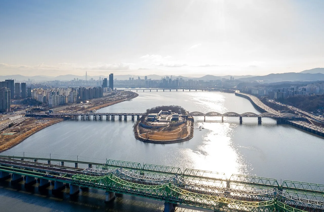 Nodeul Island and the Hangang bridges in February 2020; archival venue photograph, not the 2026 Bitseom light installations.